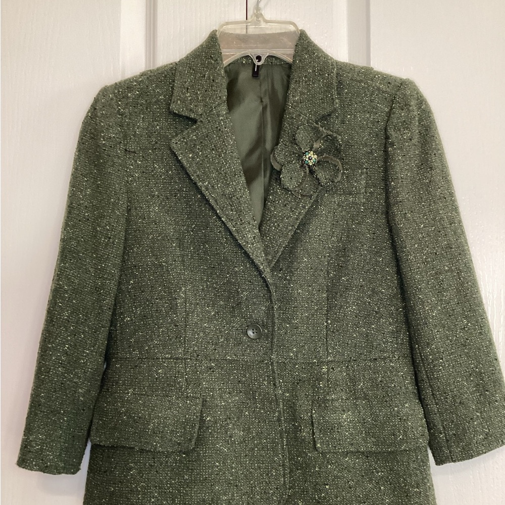 Daisy Fuentes Olive Green Tweed Blazer with Floral Brooch